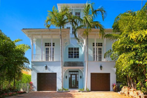 Serenity, Luxury Beachfront Vacation Paradise, Sleeps 12